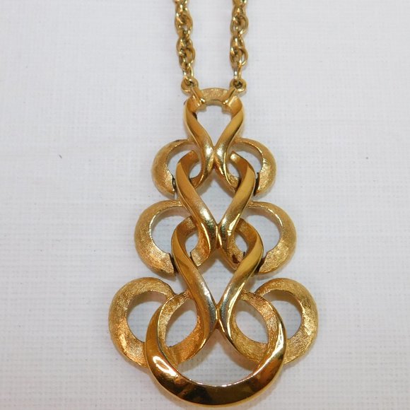 Trifari Jewelry - Vintage Crown Trifari Signed Brushed Gold Tone Necklace